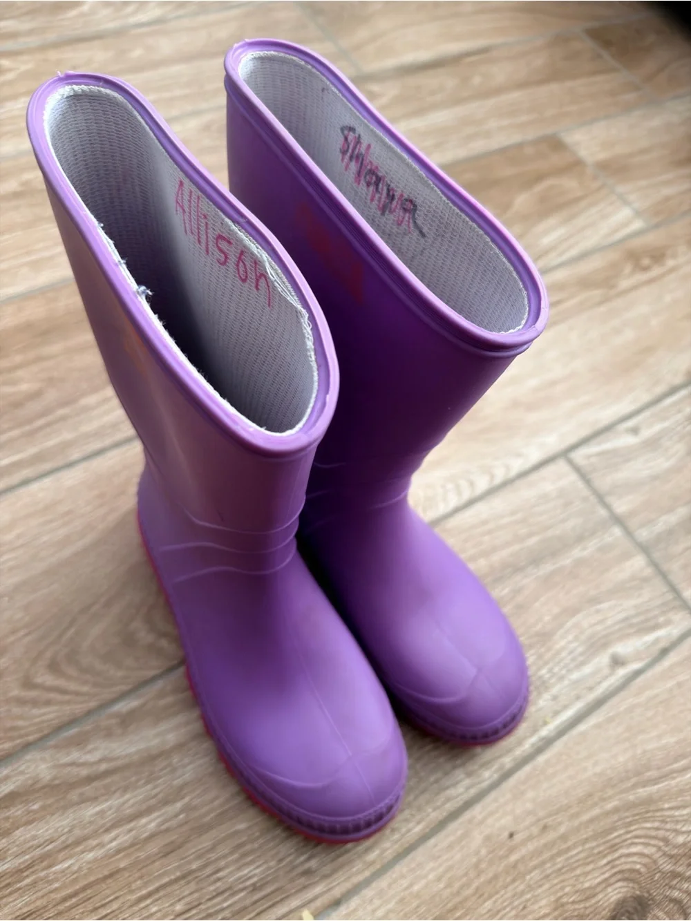 Kamik Girl's Purple Pink Waterproof Pull-on Rain Boots - size 4 Youth